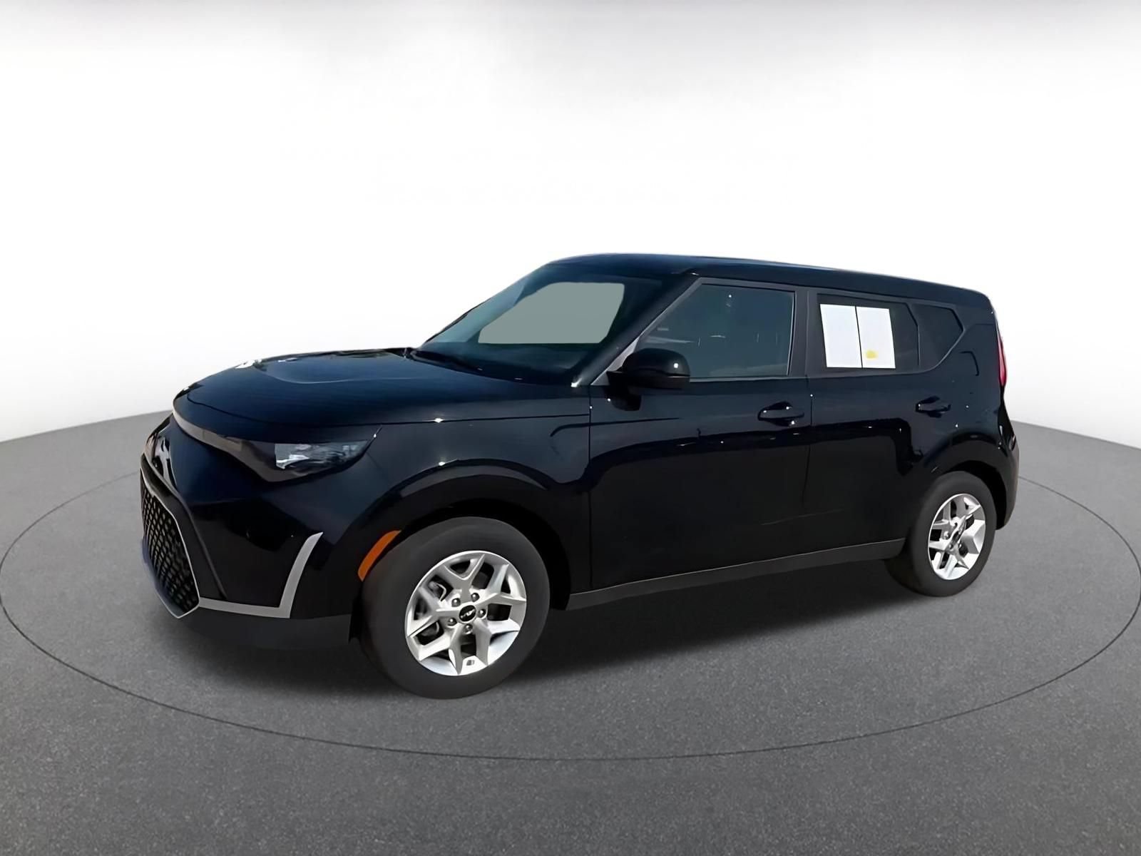 Used 2025 Kia Soul LX w/ LX Technology Package FWD image 7