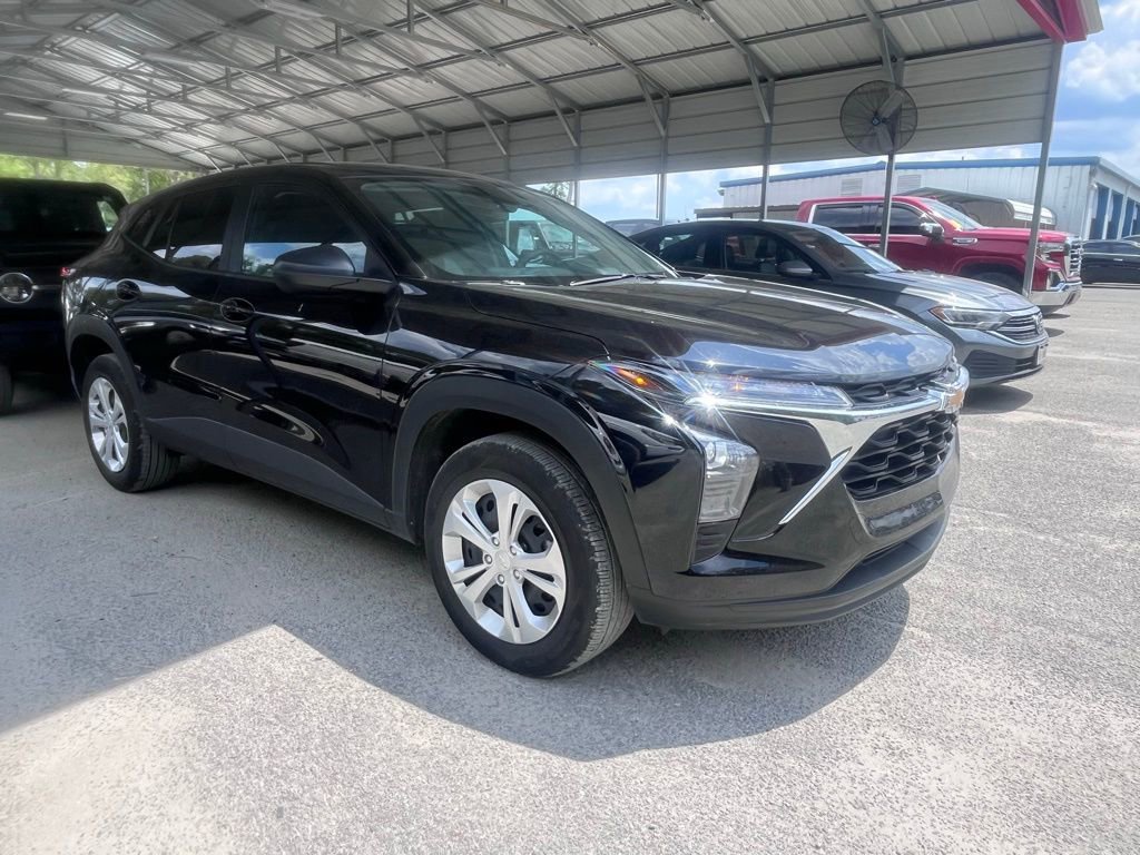 Used 2025 Chevrolet Trax LS