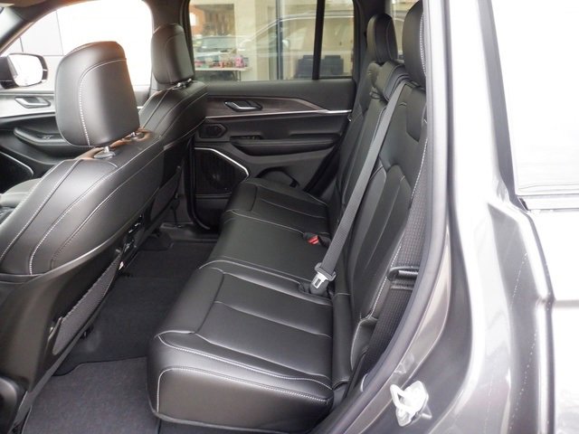 New 2025 Jeep Grand Cherokee Limited w/ Trailer Tow Package image 35