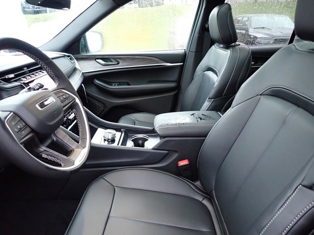 New 2025 Jeep Grand Cherokee Limited w/ MOPAR Finishing Package image 12