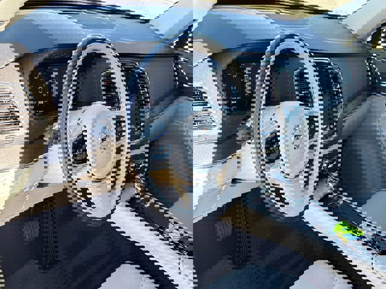 Used 2020 Volvo XC90 T6 Momentum image 15