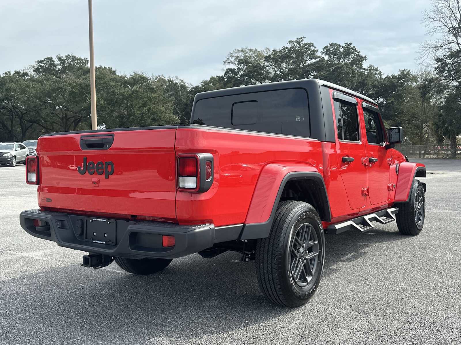 Used 2024 Jeep Gladiator Sport image 9