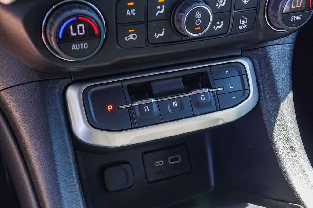 Used 2023 GMC Acadia SLE w/ Driver Convenience Package FWD image 17