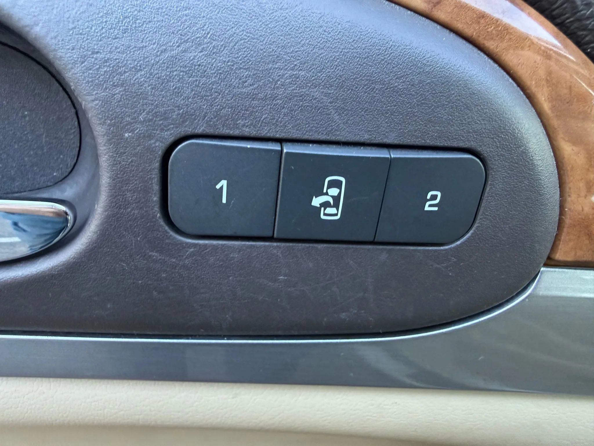 Used 2011 Buick Enclave CXL image 9