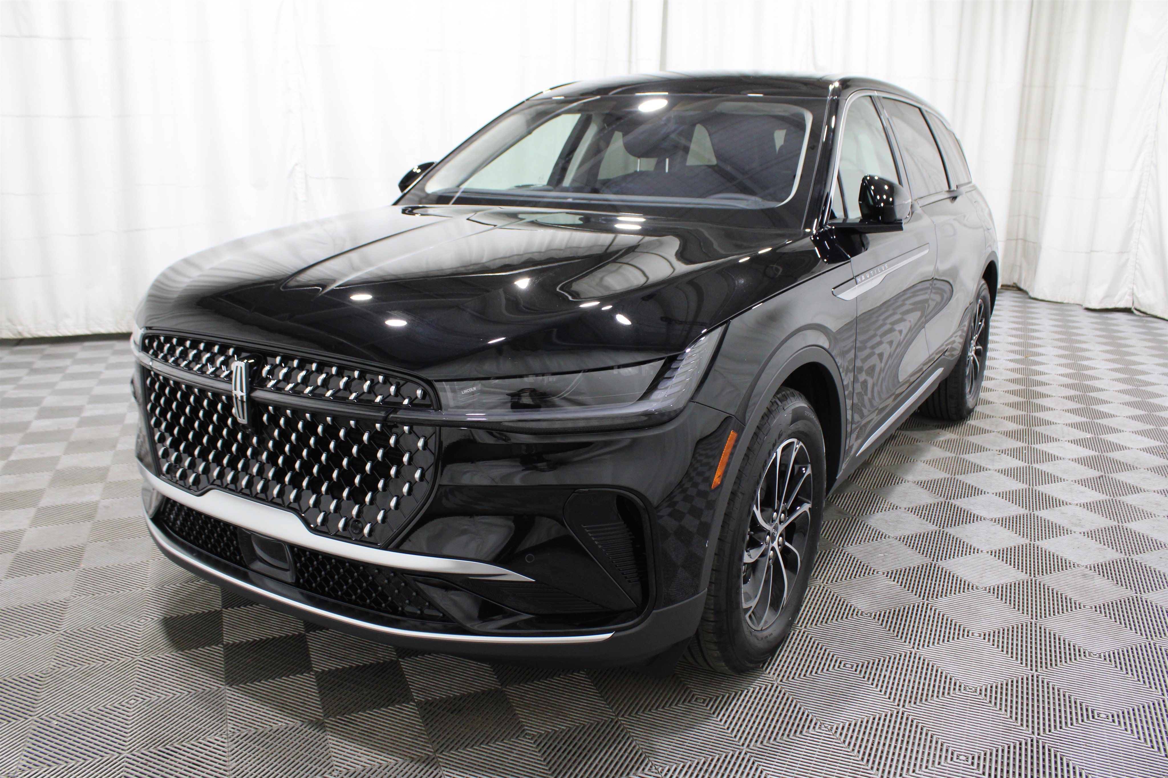 New 2026 Lincoln Nautilus Premier AWD/4WD image 35