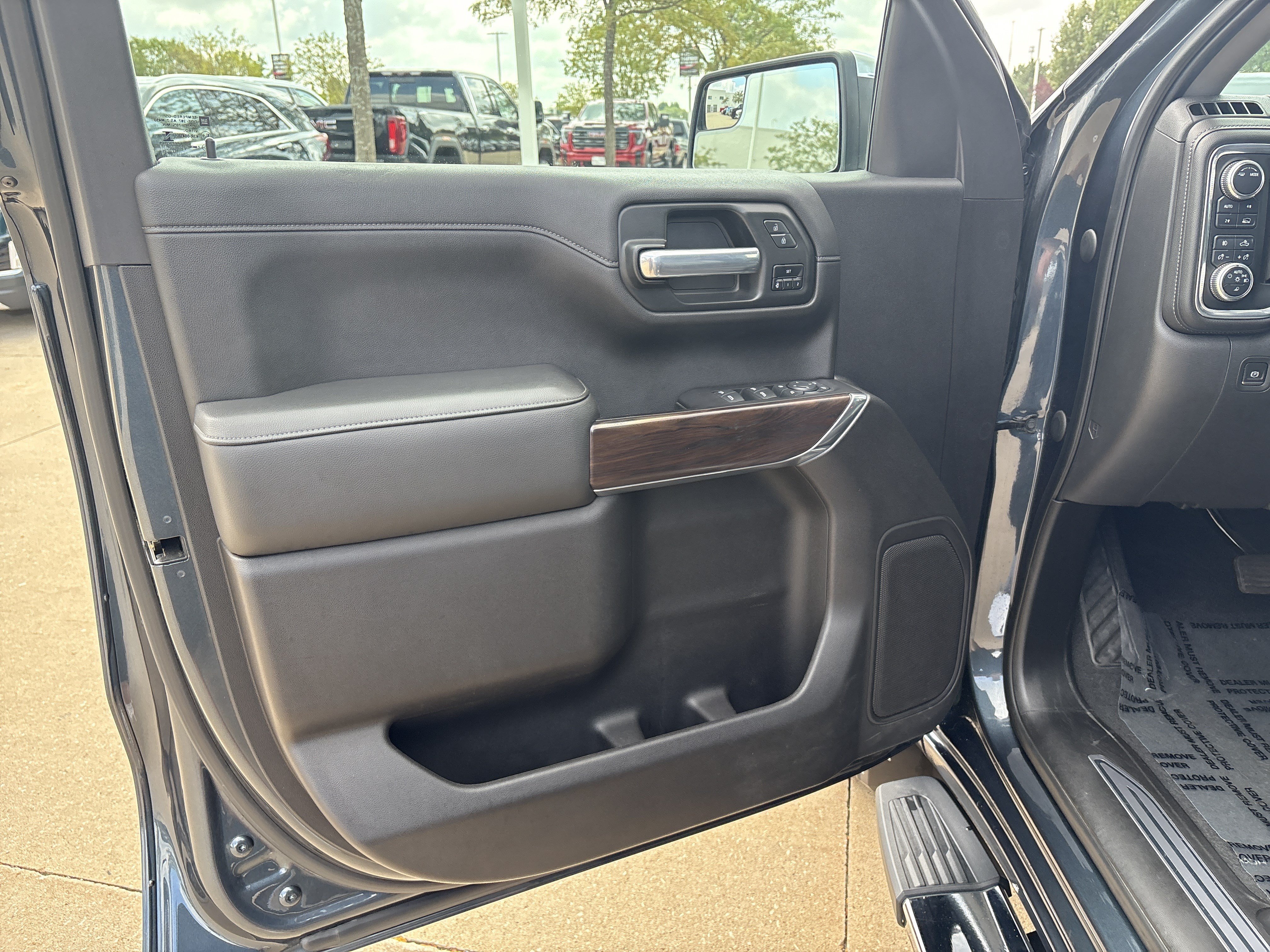 Used 2020 GMC Sierra 1500 SLT w/ SLT Premium Package AWD/4WD image 12