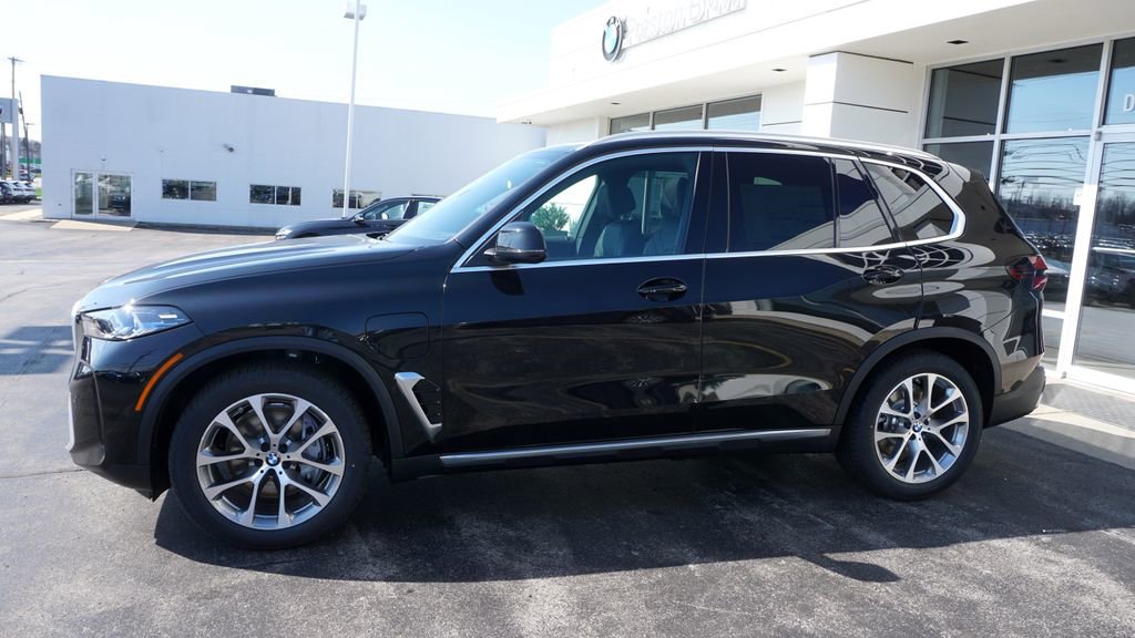 New 2026 BMW X5 xDrive50e image 2
