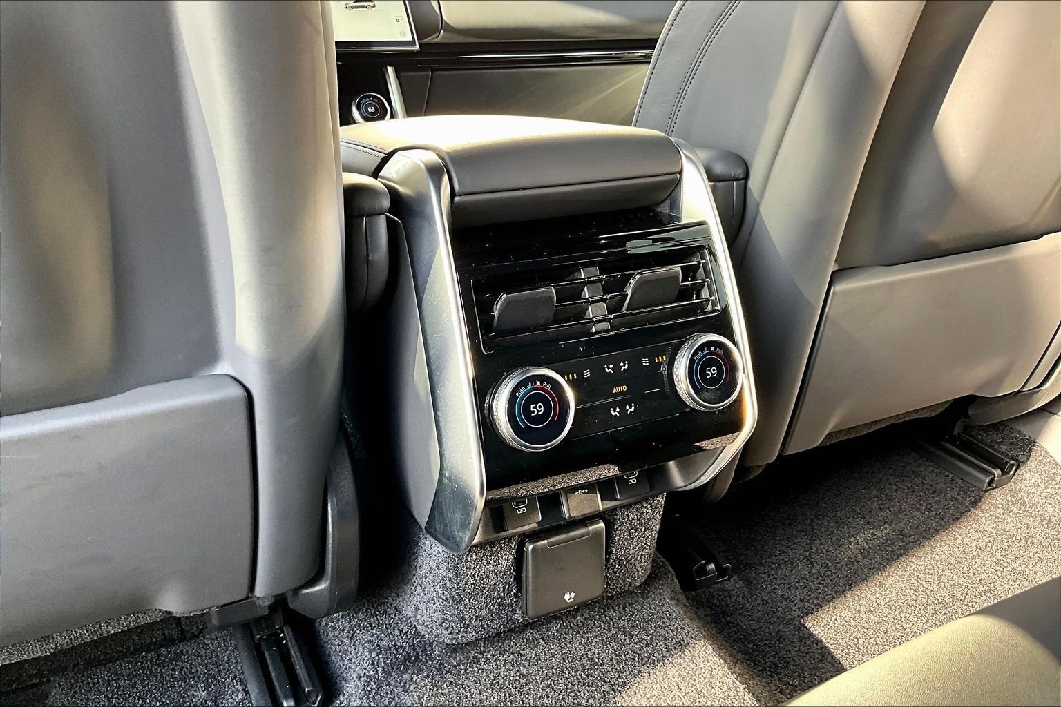 Certified 2023 Land Rover Range Rover SE AWD/4WD image 33