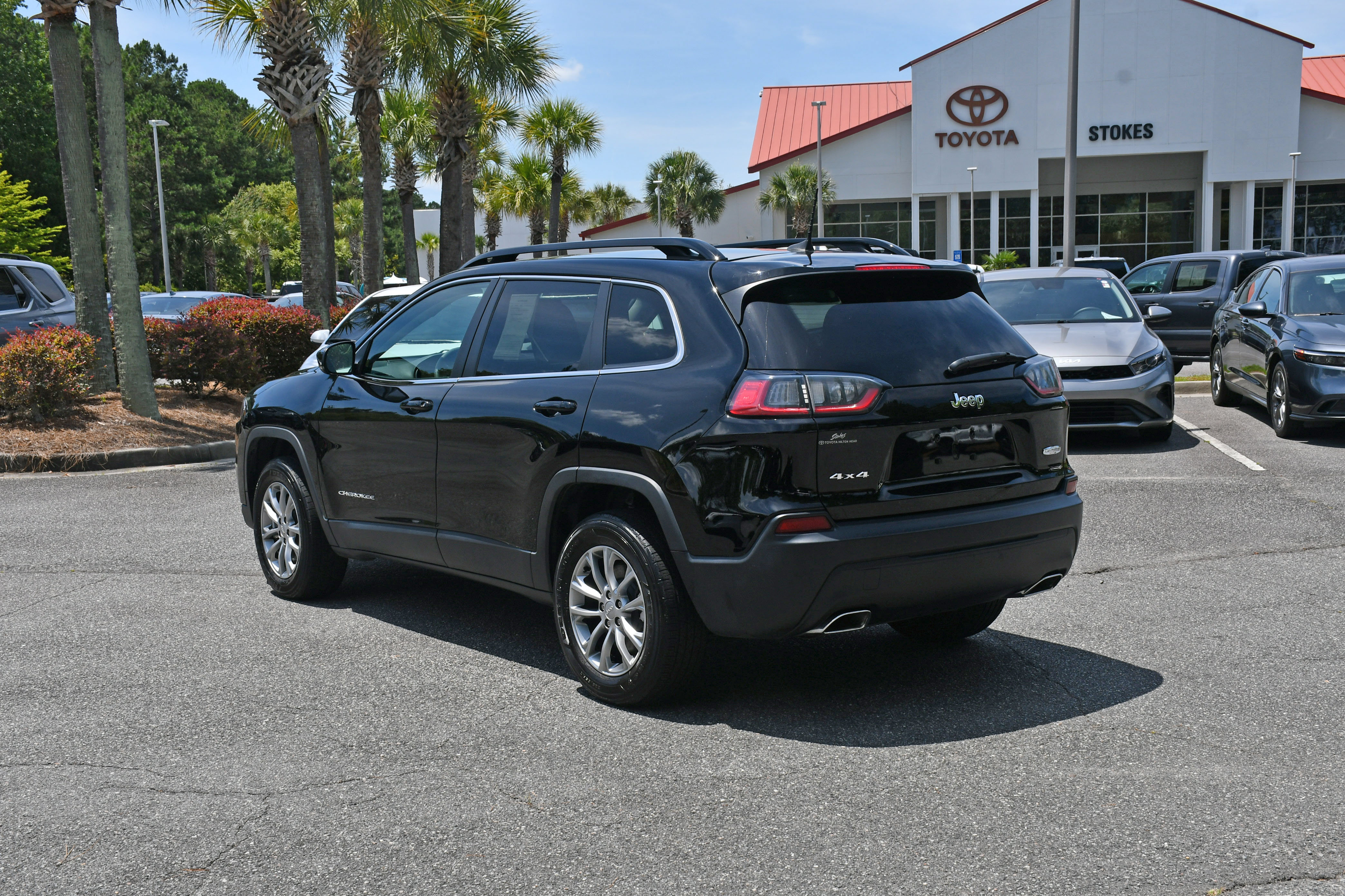 Used 2022 Jeep Cherokee Latitude Lux AWD/4WD image 3