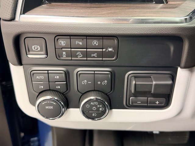 Certified 2025 Chevrolet Tahoe Premier w/ Sun And Tow Package AWD/4WD image 15