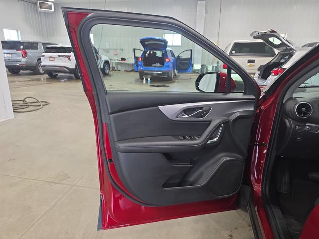 Used 2025 Chevrolet Blazer LT AWD/4WD image 23