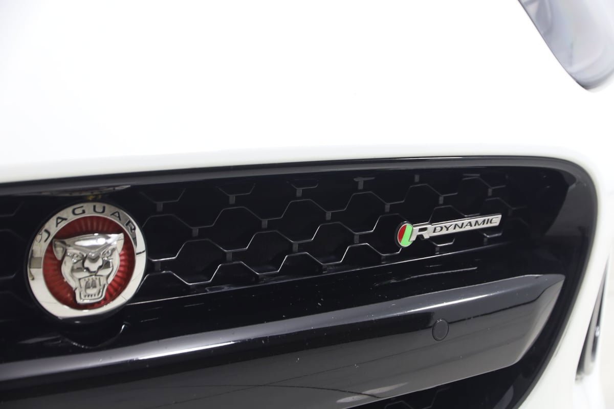 Used 2018 Jaguar F-TYPE R-Dynamic RWD image 19