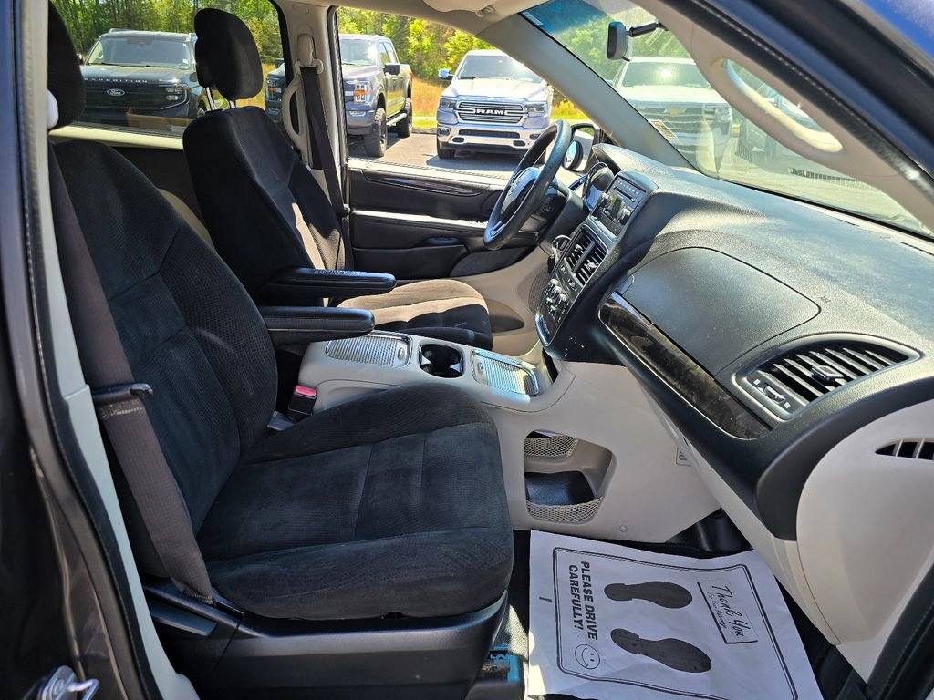 Used 2016 Dodge Grand Caravan SXT image 11