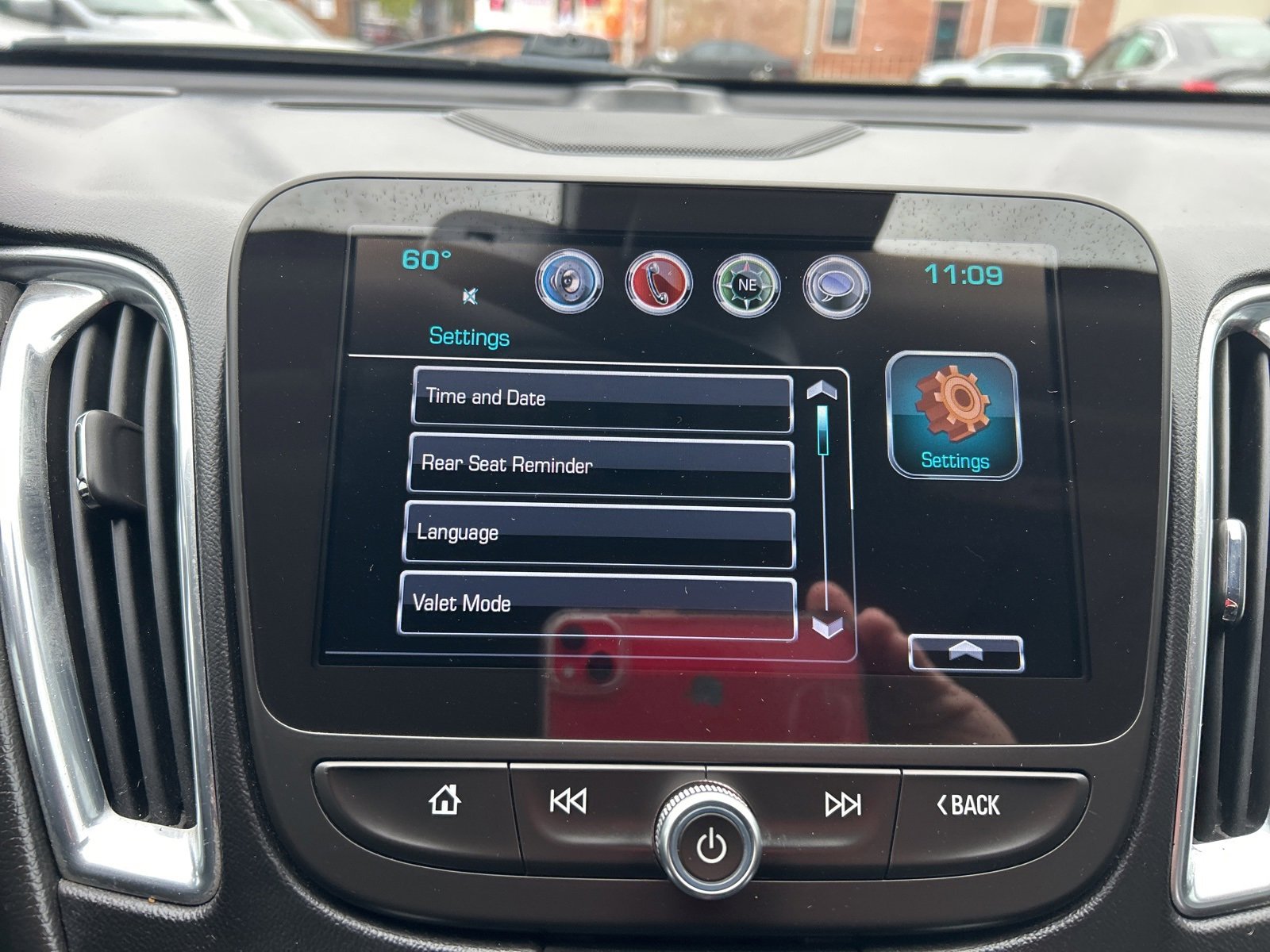 Used 2018 Chevrolet Malibu Premier w/ Premier Sun and Wheel Package image 11