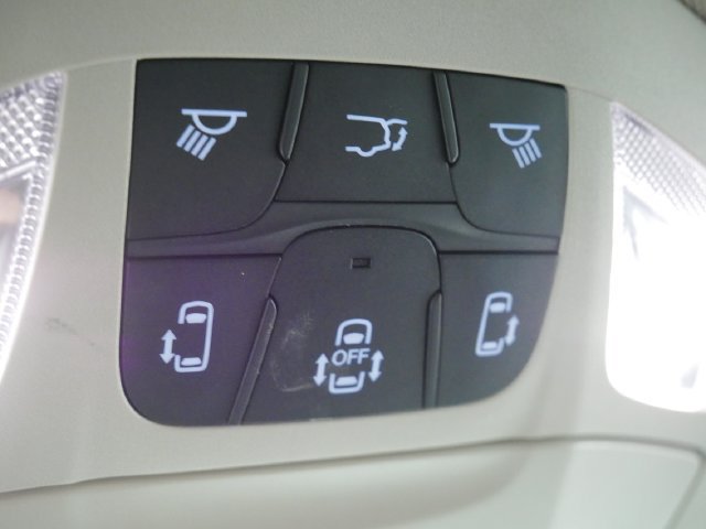 Used 2022 Chrysler Voyager LX FWD image 31