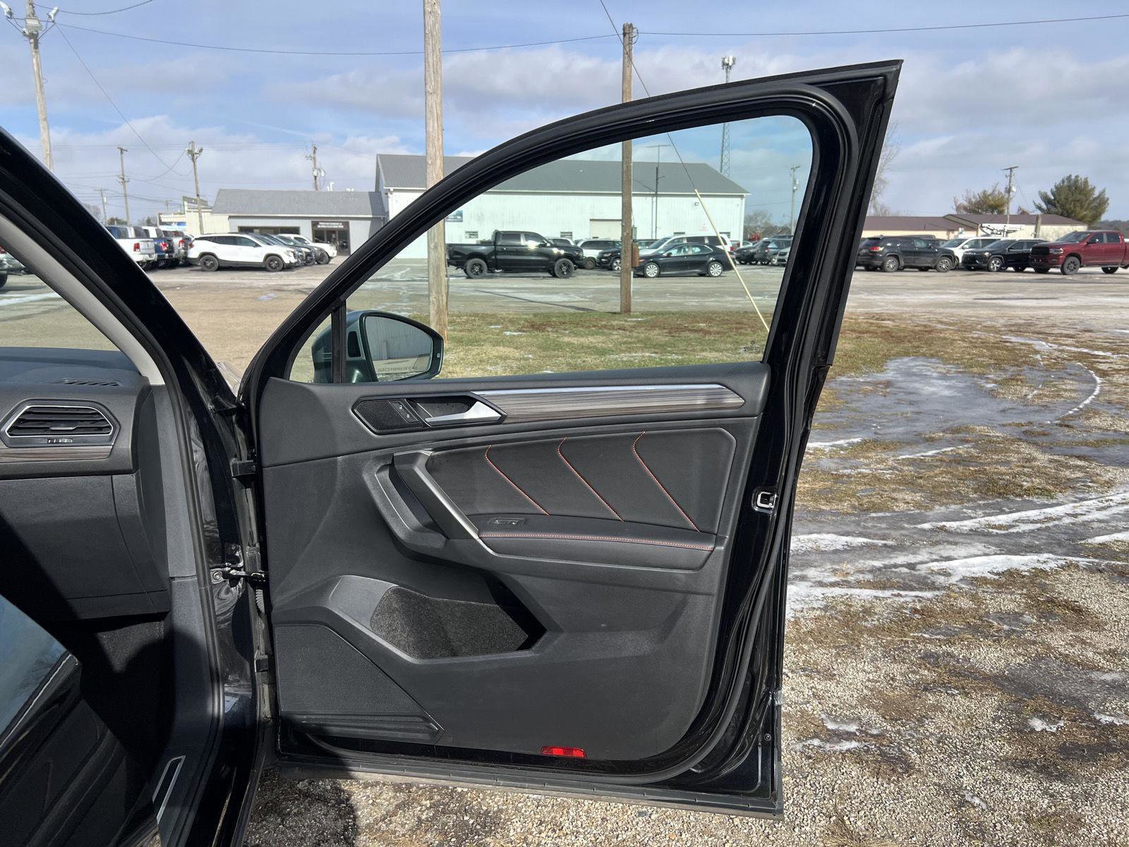 Used 2024 Volkswagen Tiguan Wolfsburg Edition image 38