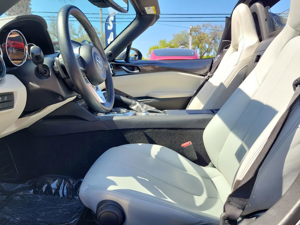 Used 2021 MAZDA MX-5 Miata RF Grand Touring RWD image 2