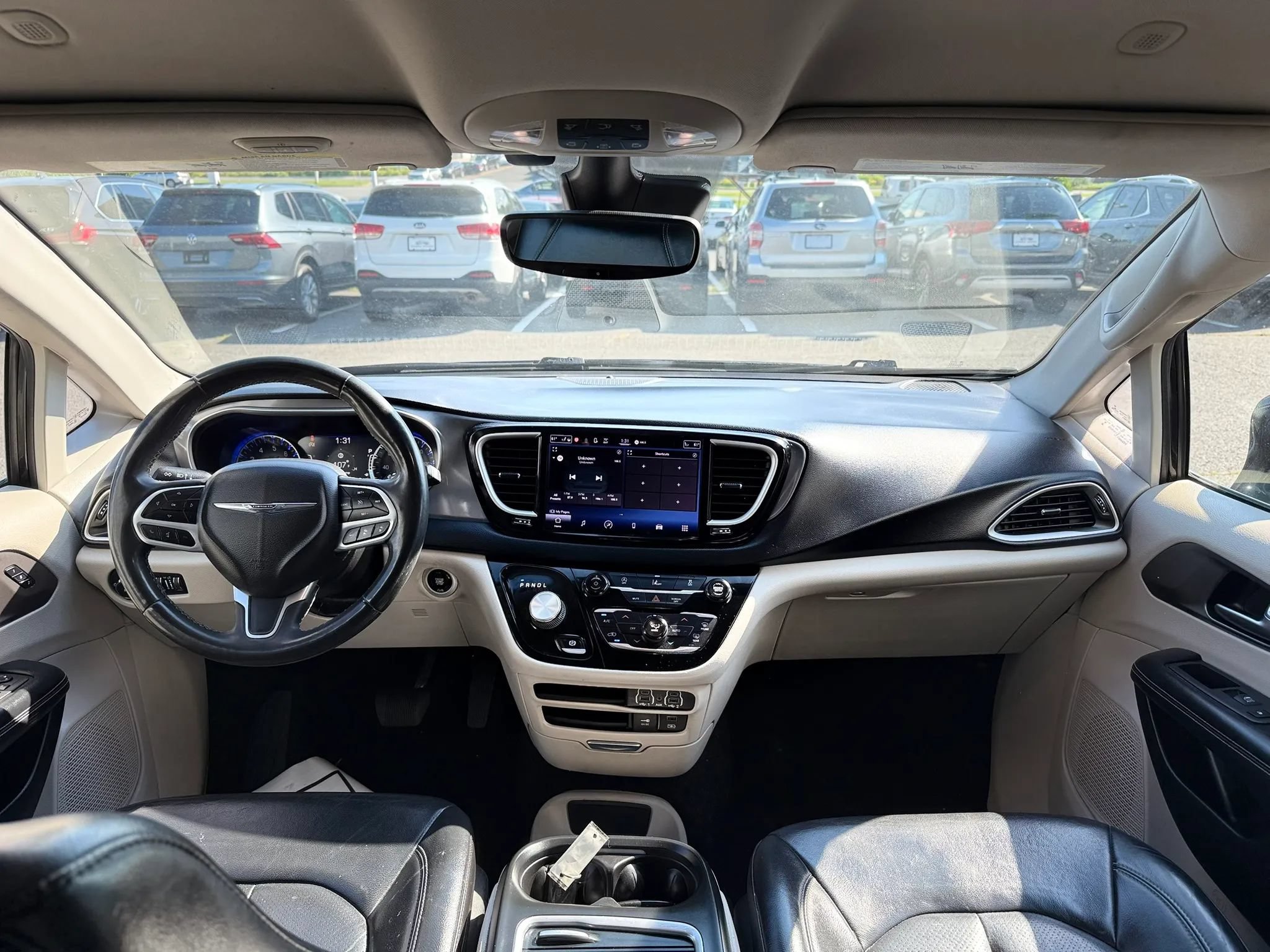 Used 2022 Chrysler Pacifica Touring-L FWD image 10