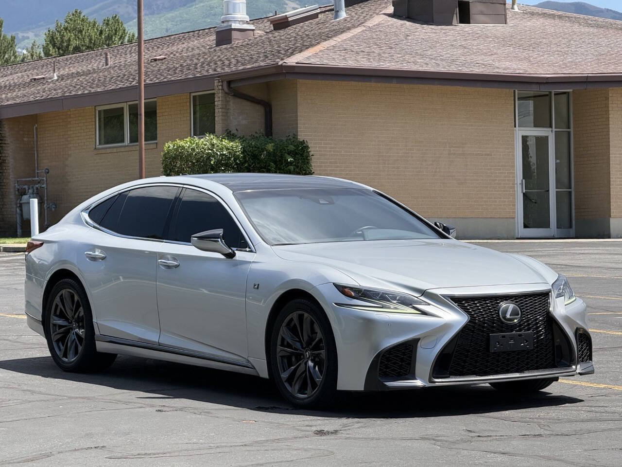 Used 2018 Lexus LS 500 F Sport w/ Accessory Package (Z2) RWD image 3