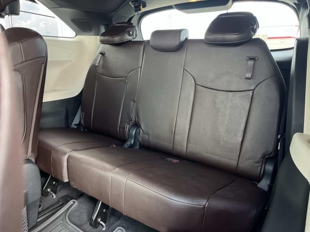 Used 2022 Toyota Sienna Platinum FWD image 18
