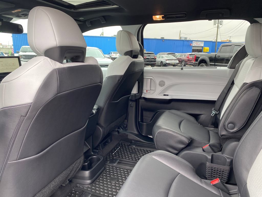 Used 2025 Toyota Sienna XSE image 15