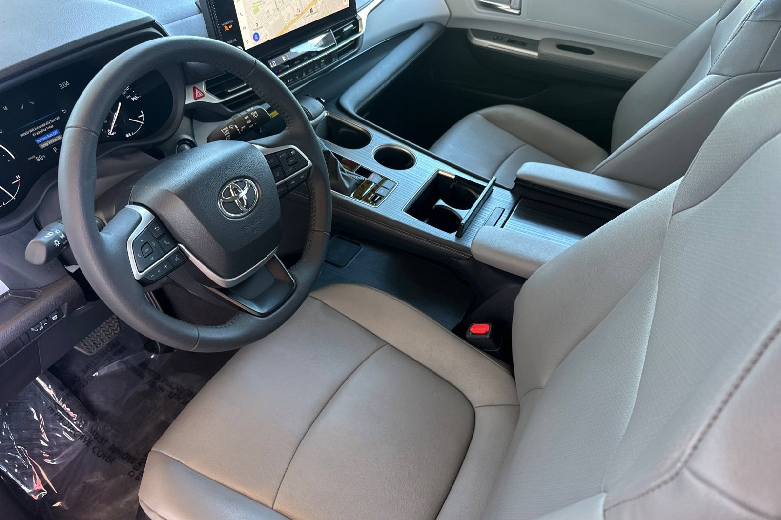 Used 2025 Toyota Sienna XLE FWD image 11