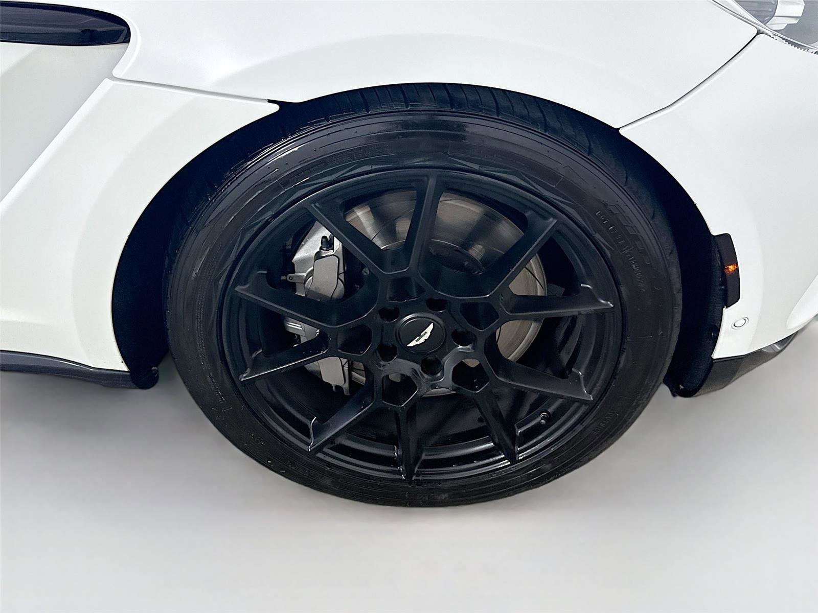 Used 2022 Aston Martin DBX image 33