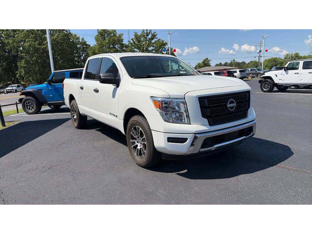 Used 2023 Nissan Titan SV AWD/4WD image 3