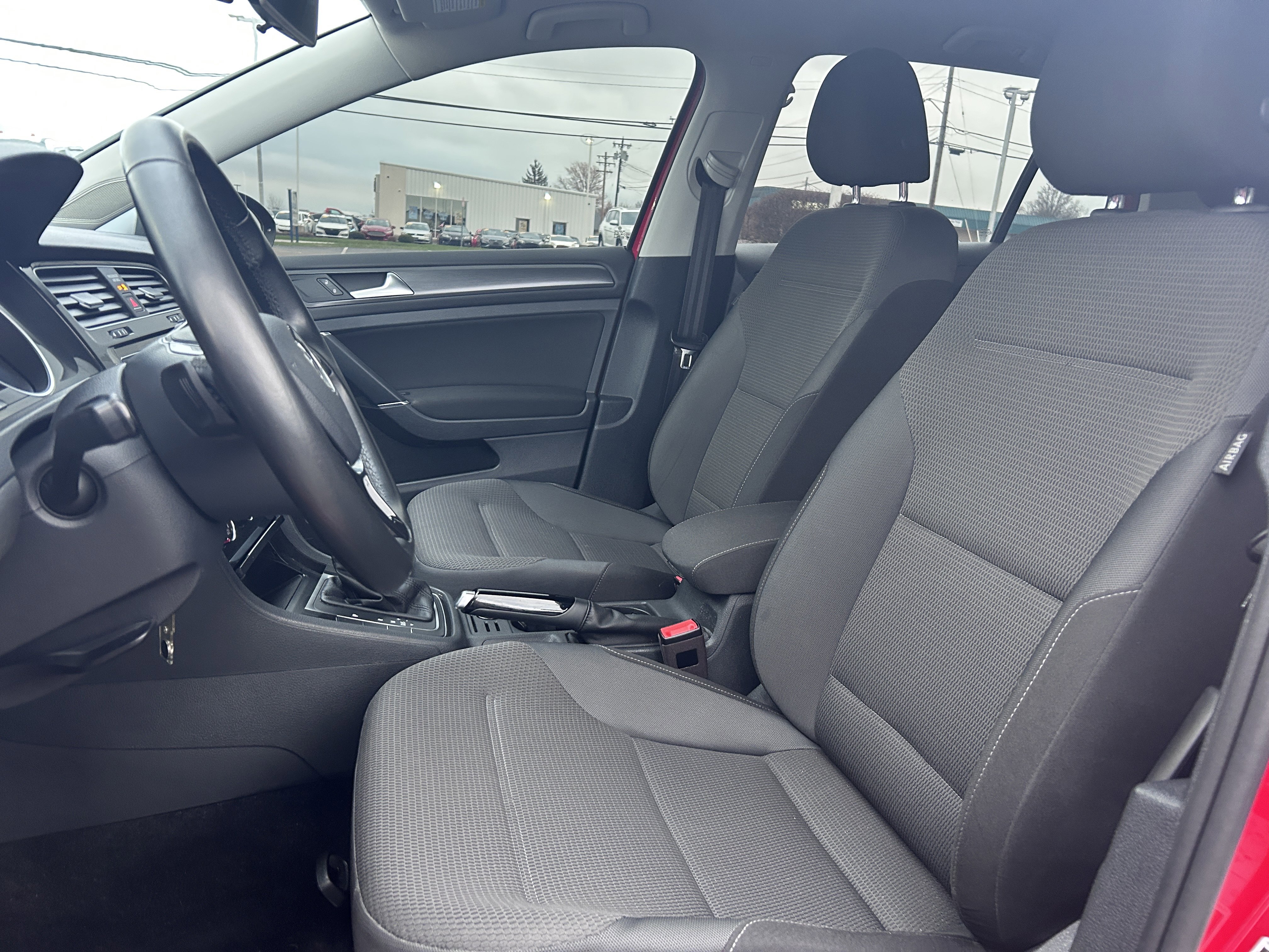 Used 2018 Volkswagen Golf S image 20