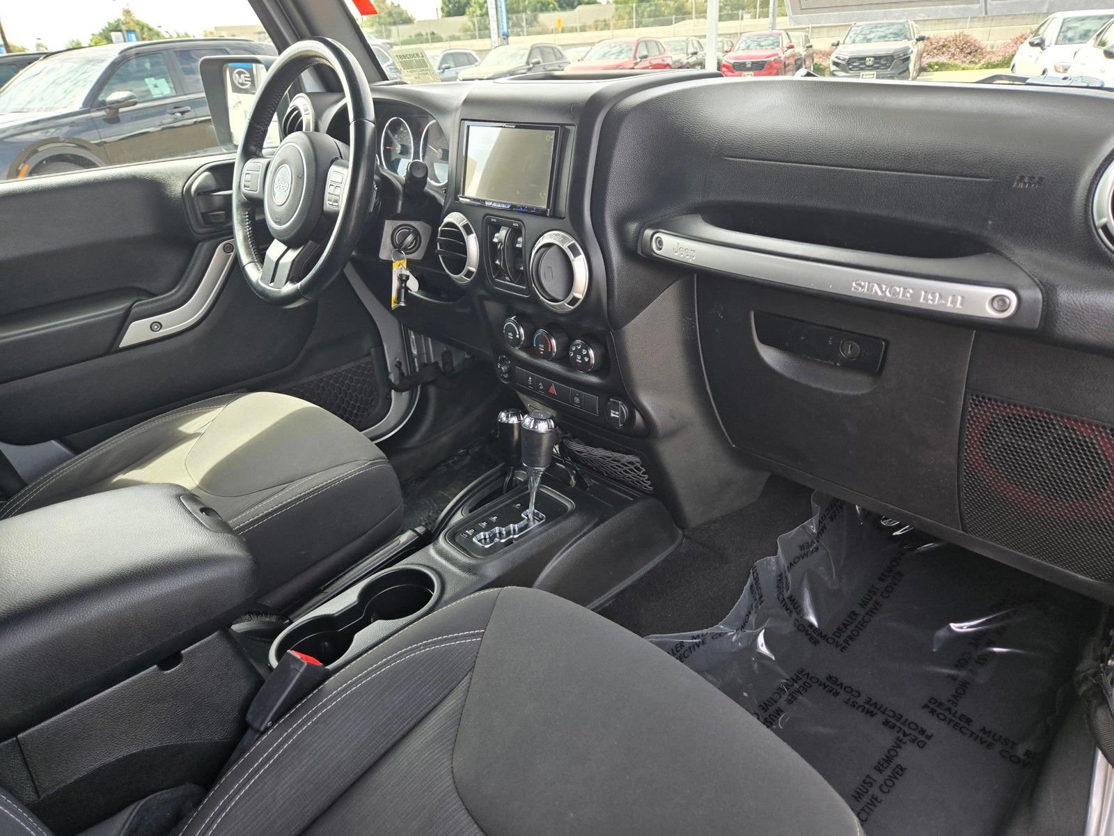 Used 2018 Jeep Wrangler Unlimited Sahara AWD/4WD image 10