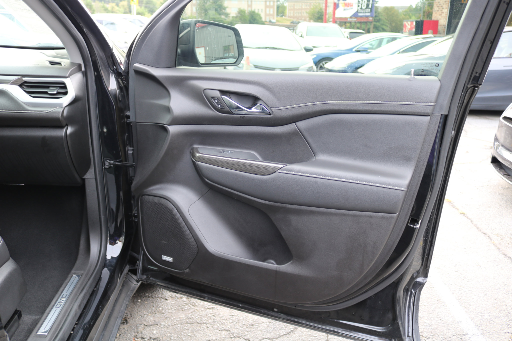 Used 2023 GMC Acadia SLT image 37