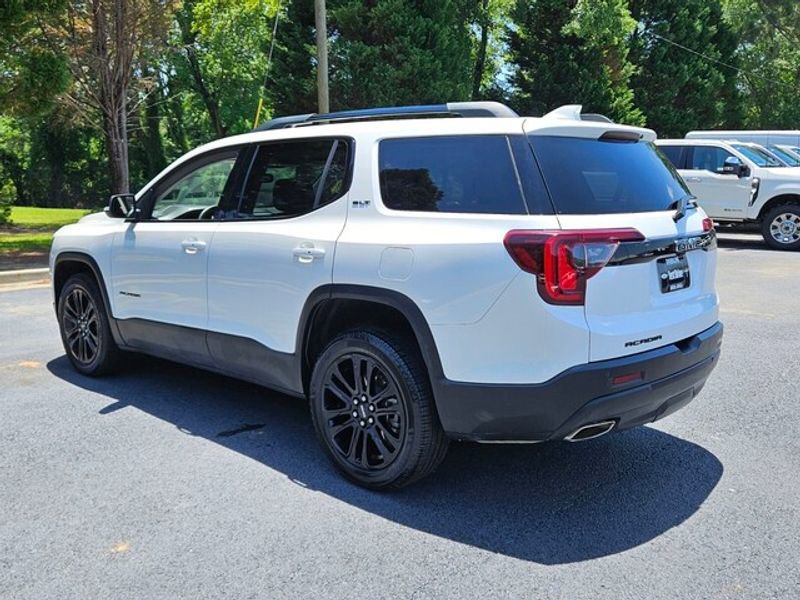 Used 2023 GMC Acadia SLT w/ Elevation Edition image 11