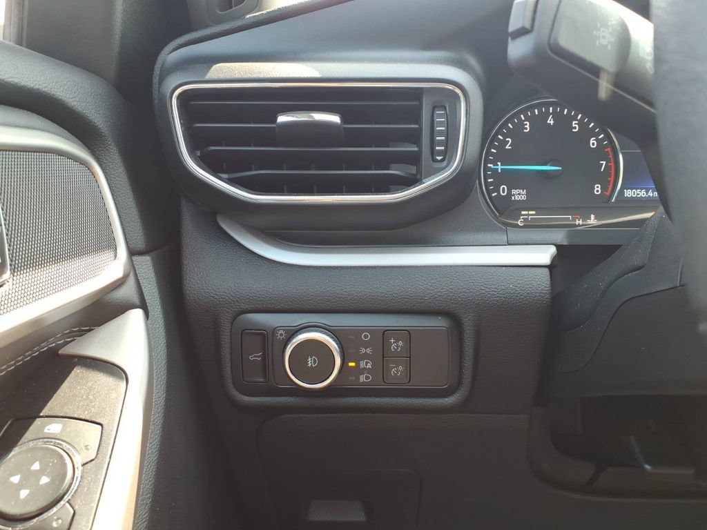 Used 2024 Ford Explorer XLT w/ Equipment Group 202A AWD/4WD image 16