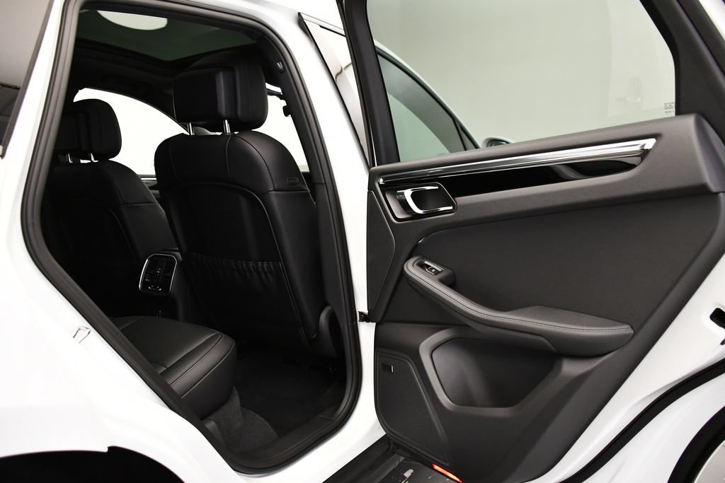 Certified 2026 Porsche Macan AWD/4WD image 54