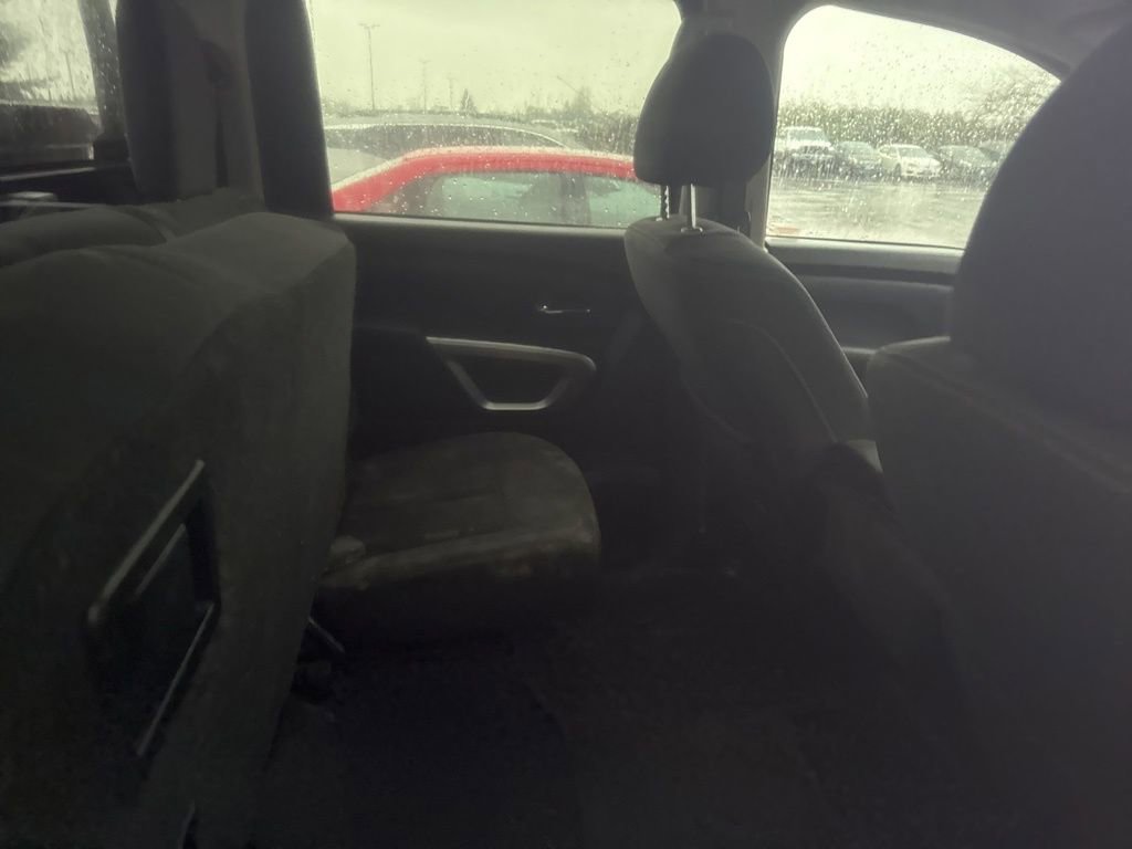Used 2019 Nissan Titan SV image 9