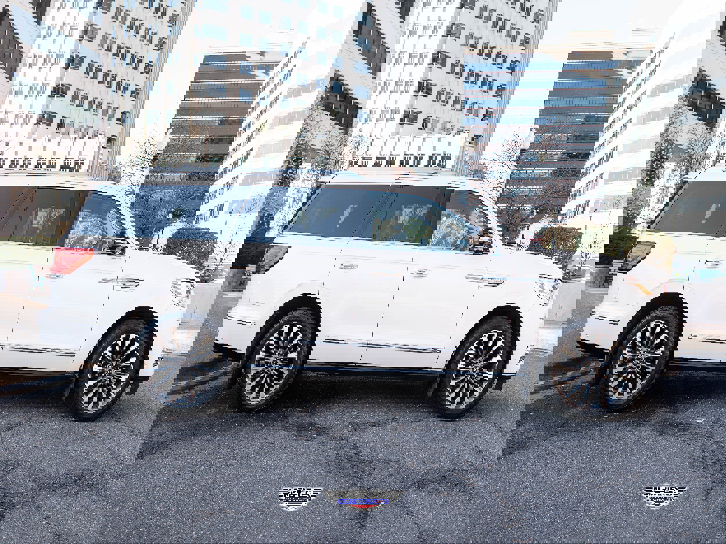 Used 2018 Lincoln Navigator Select w/ Technology Package image 8