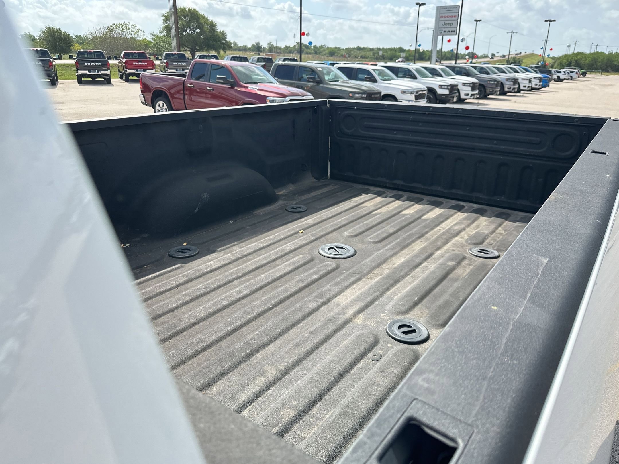 Used 2024 RAM 3500 Tradesman w/ Chrome Appearance Group AWD/4WD image 11