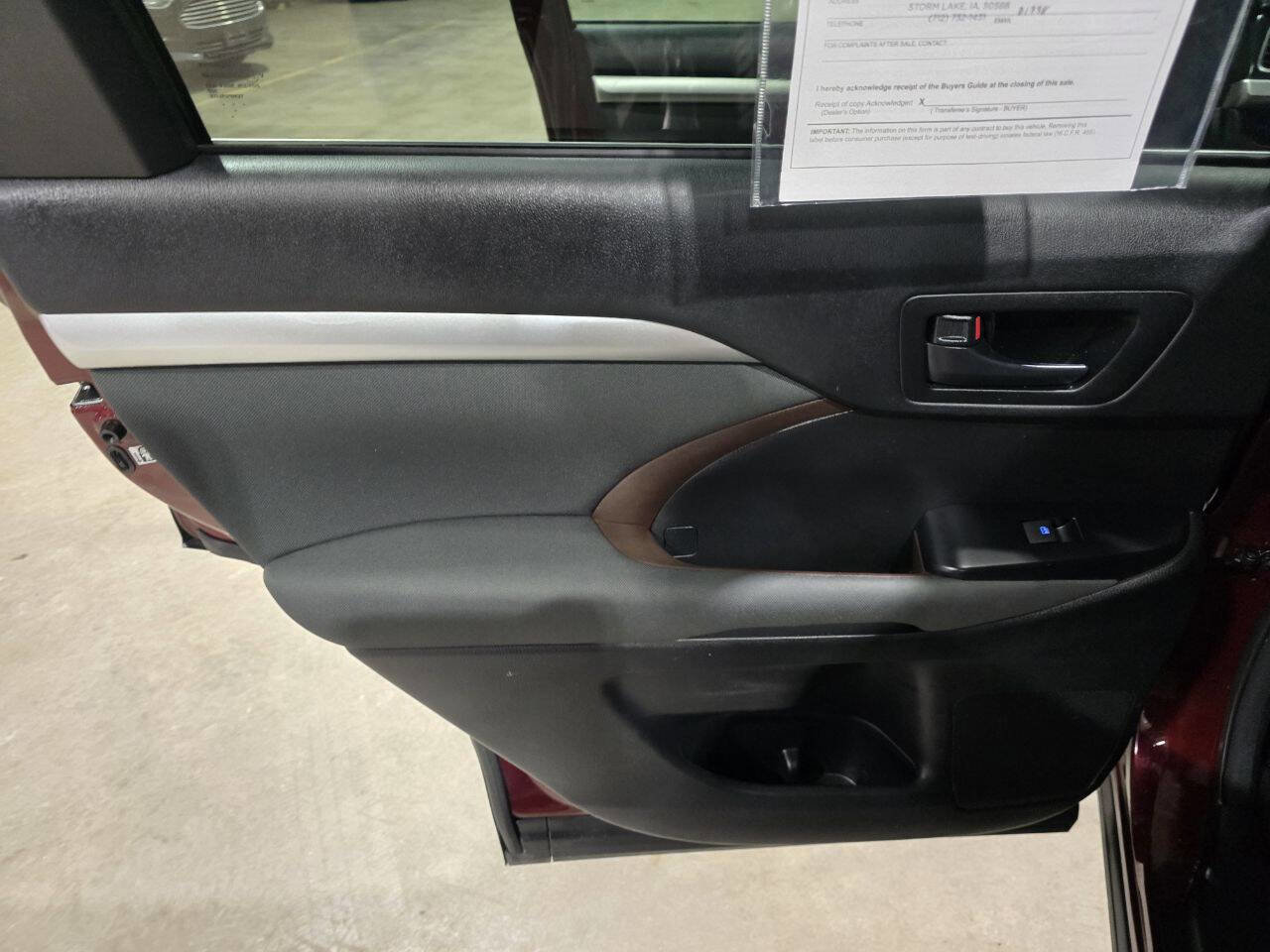 Used 2017 Toyota Highlander LE AWD/4WD image 27