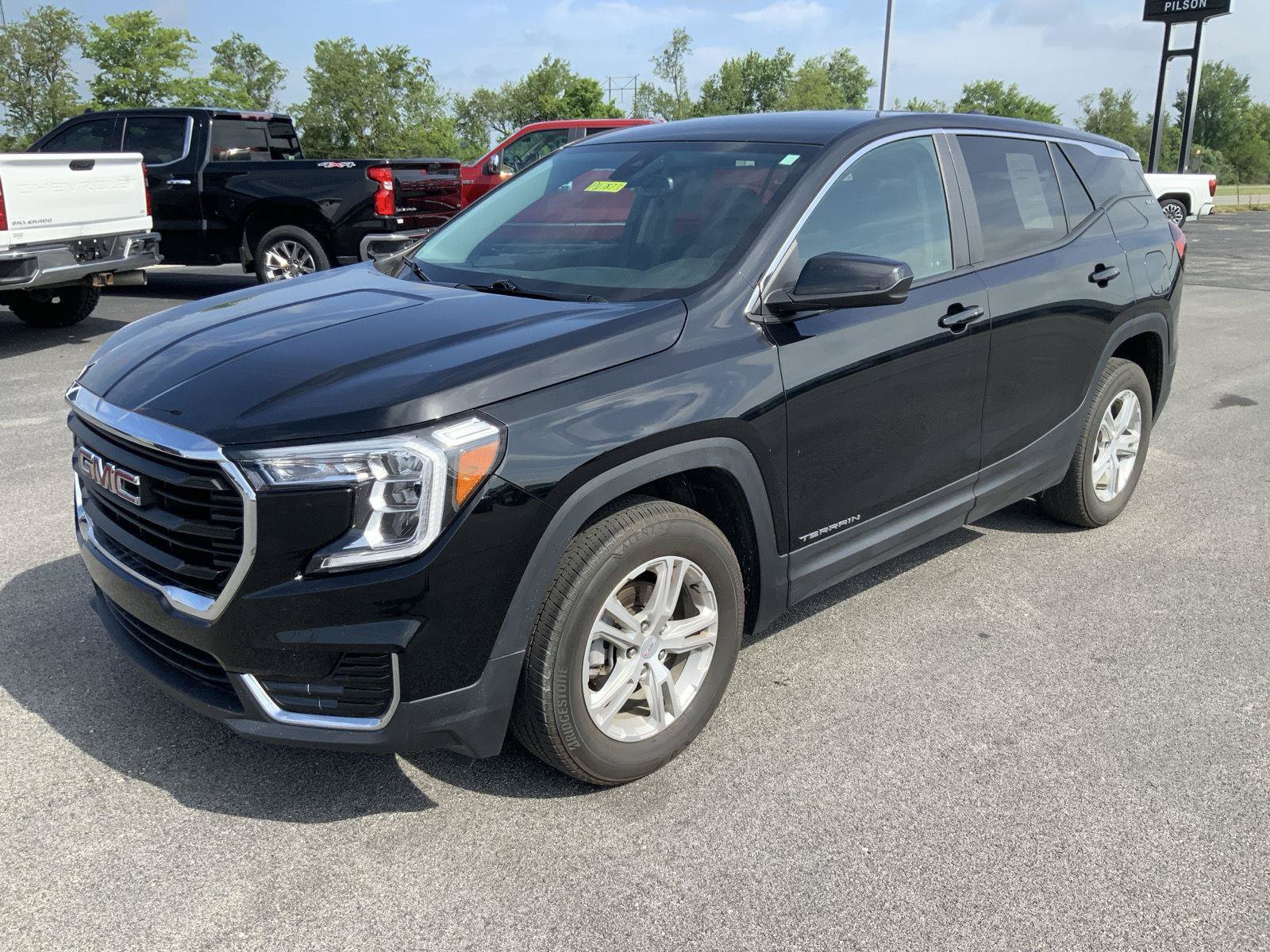 Used 2023 GMC Terrain SLE AWD/4WD image 4