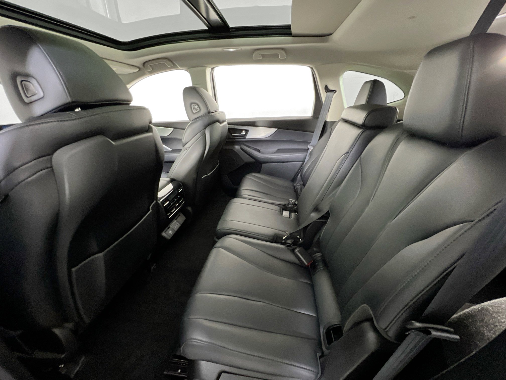 Used 2023 Acura MDX SH-AWD image 24