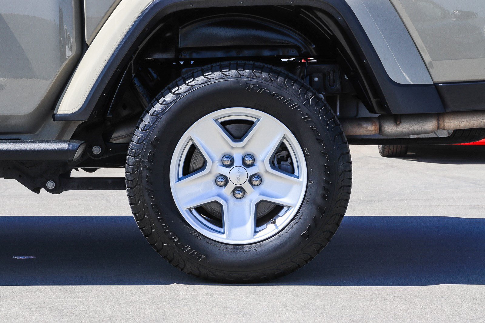 Used 2022 Jeep Gladiator Sport AWD/4WD image 12