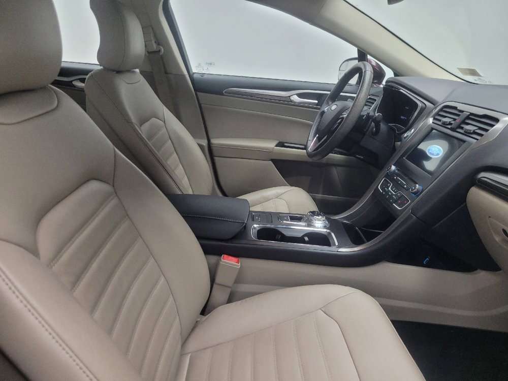 Used 2018 Ford Fusion SE w/ Fusion SE Technology Package FWD image 21