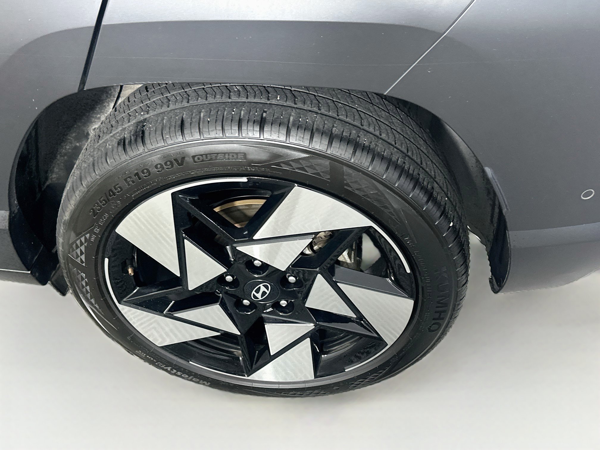 Used 2024 Hyundai Kona Limited FWD image 11