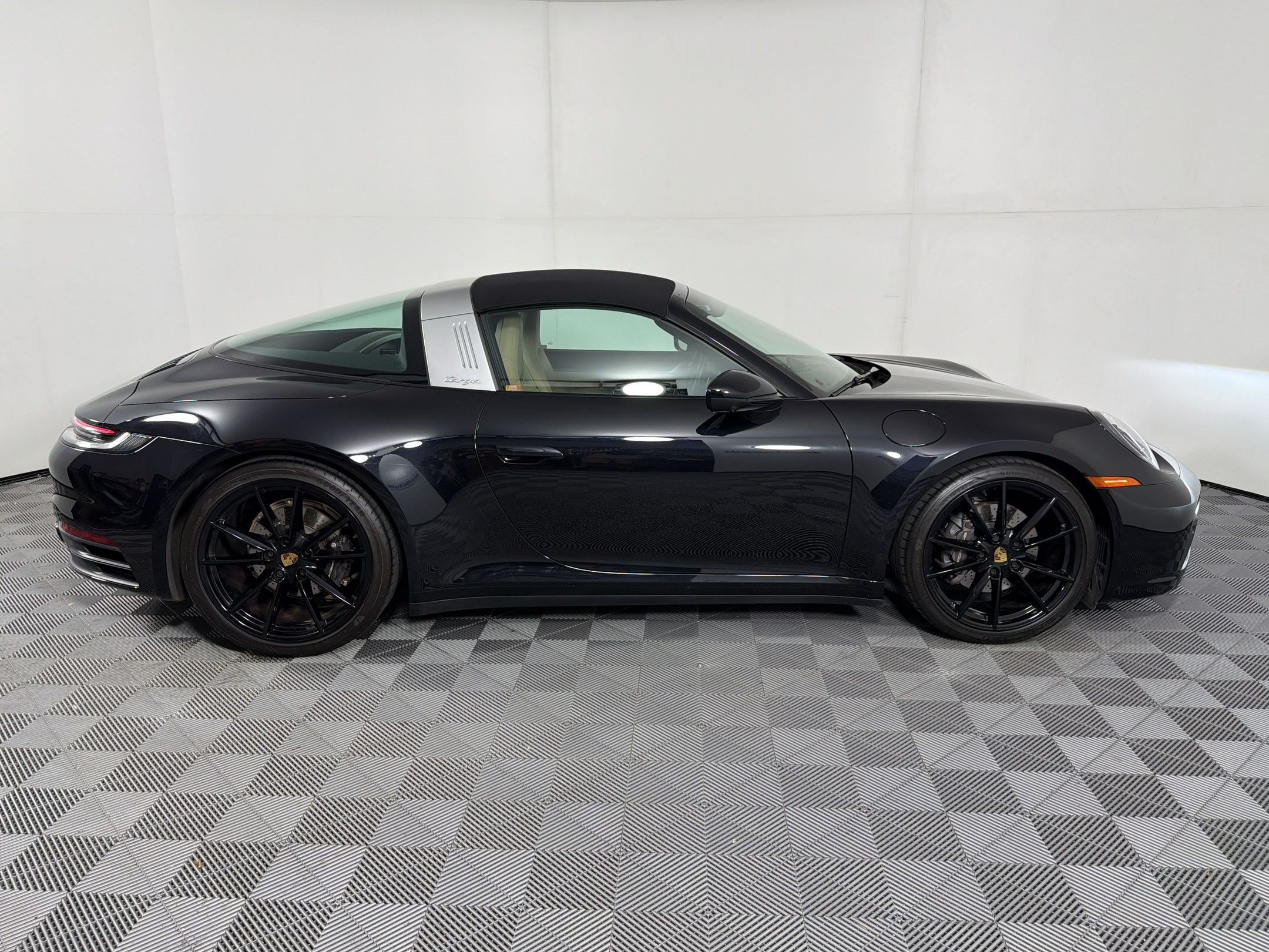 Certified 2024 Porsche 911 Targa 4 w/ Sport Package AWD/4WD image 33
