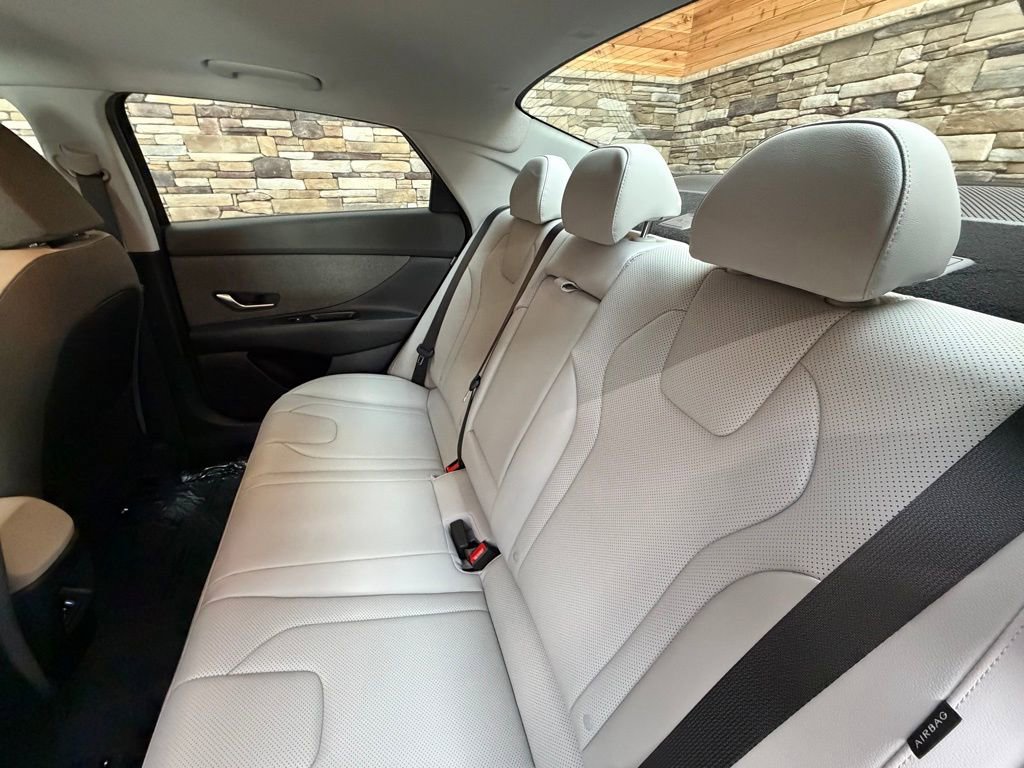 Certified 2025 Hyundai Elantra Limited image 30