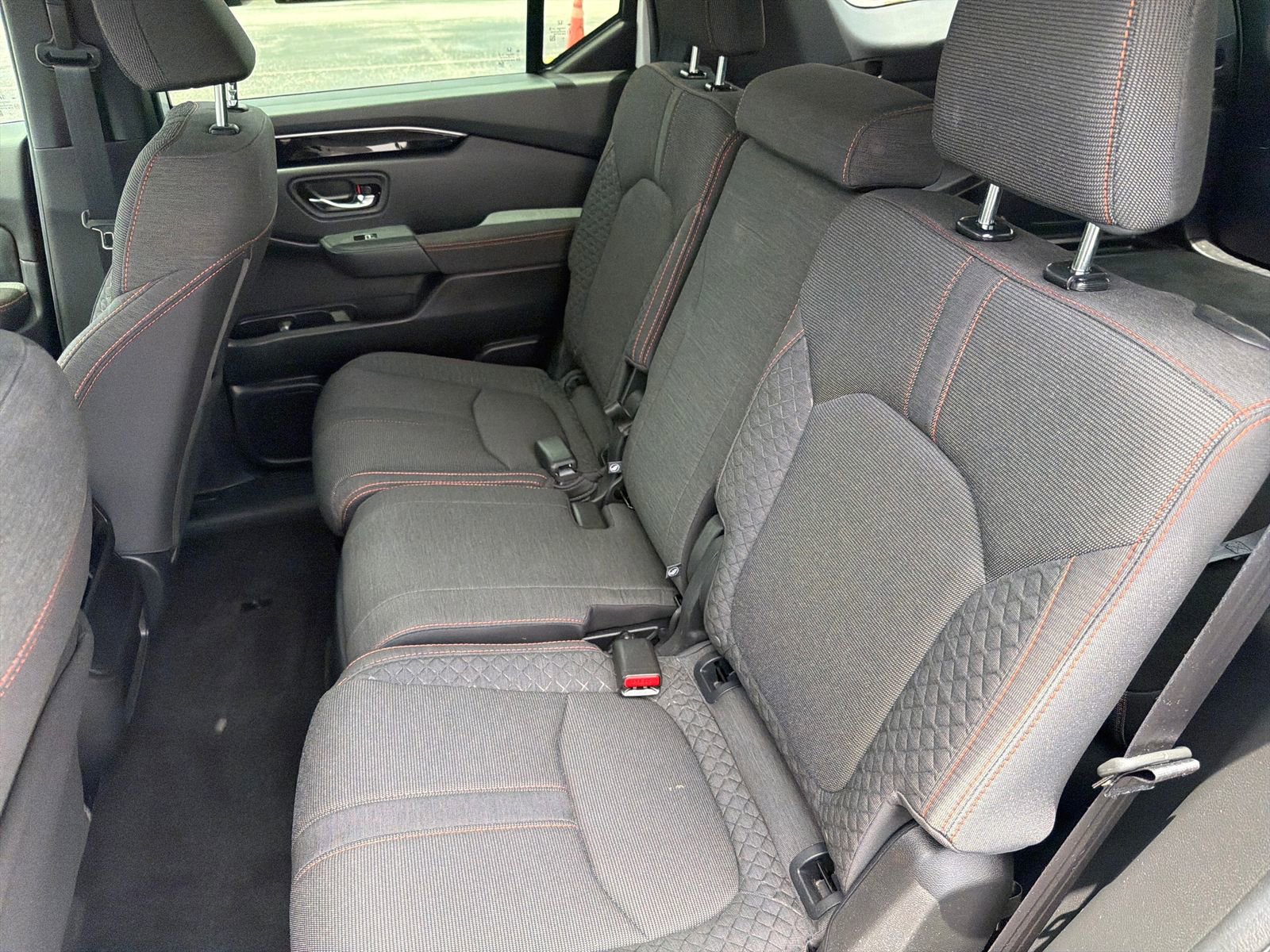 Used 2025 Honda Pilot Sport image 33