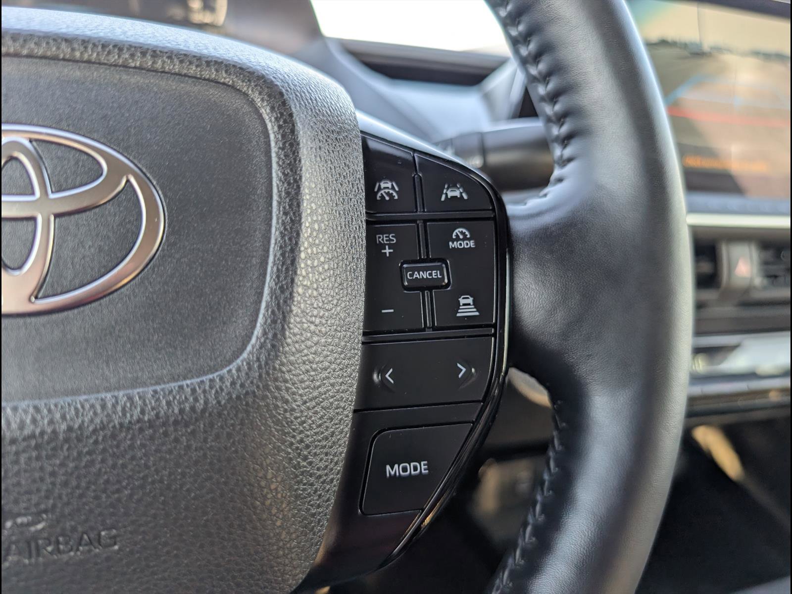 Used 2025 Toyota Prius XLE image 22