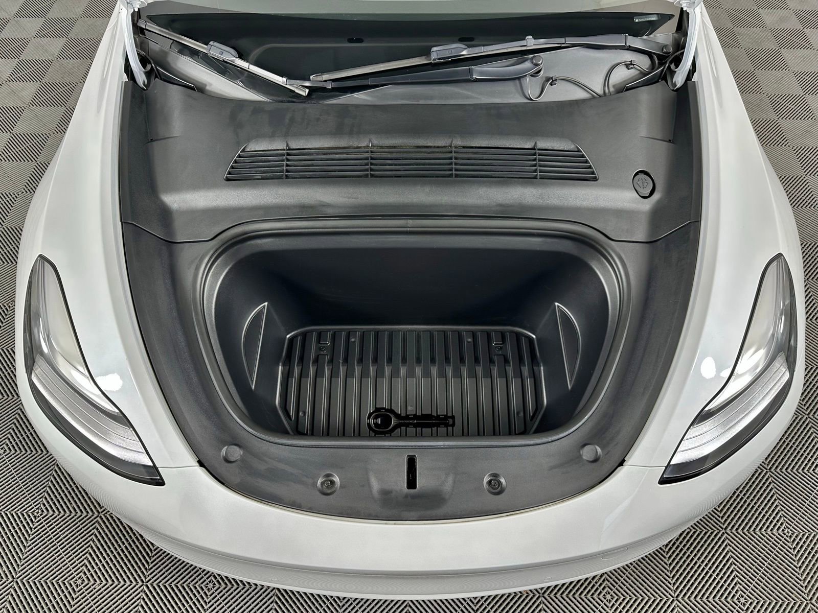 Used 2022 Tesla Model Y Long Range image 22