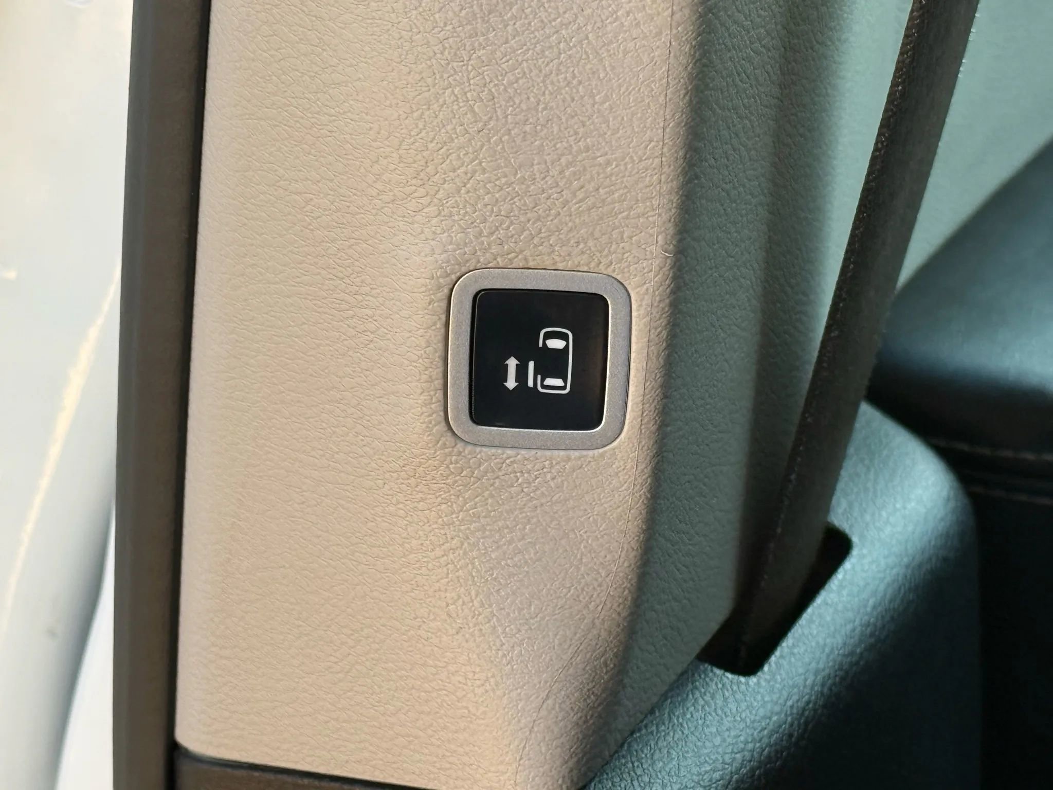 Used 2022 Chrysler Pacifica Touring-L image 25