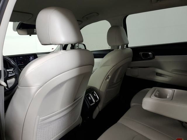 Used 2023 Kia Sorento S image 11
